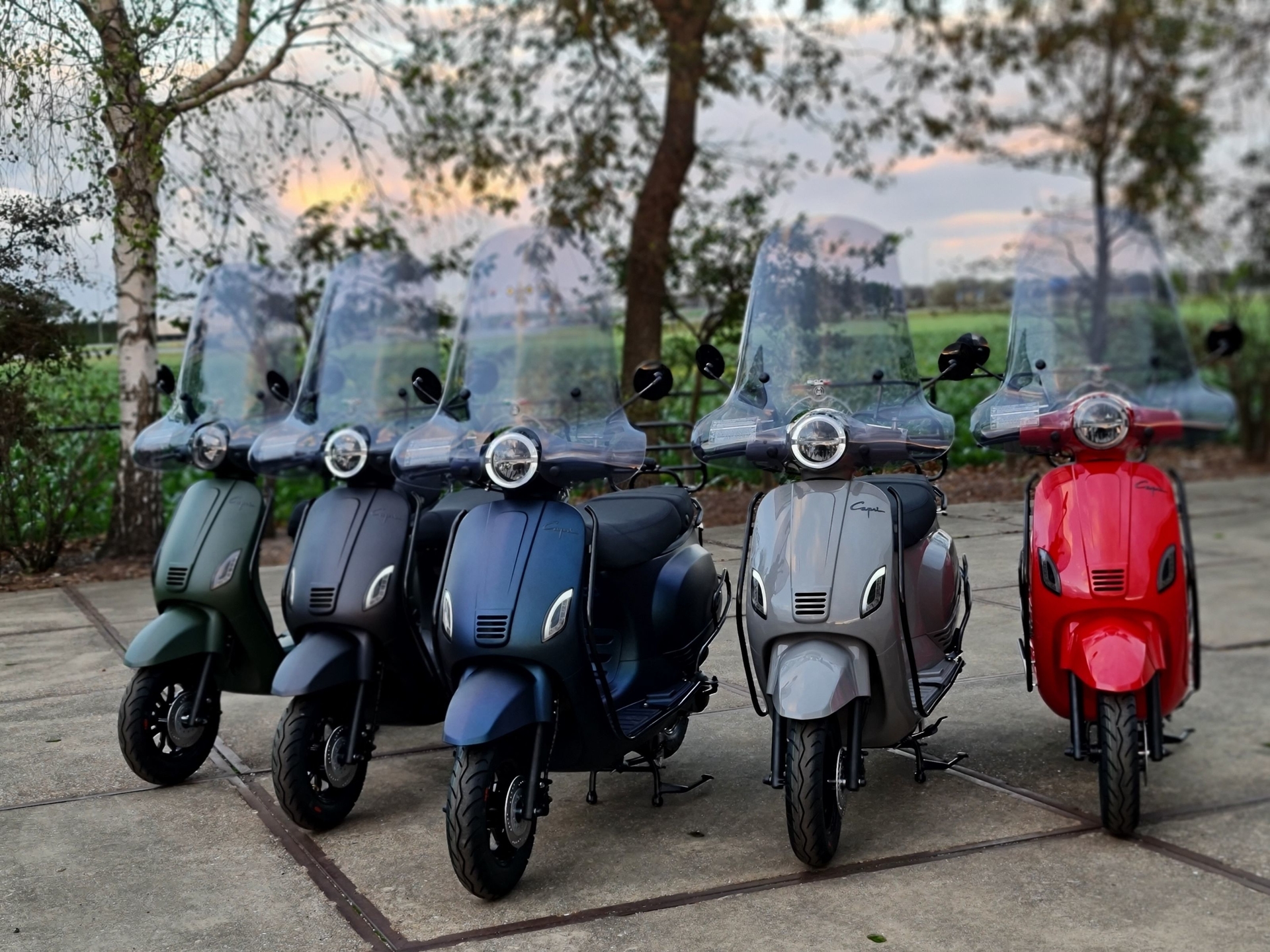 Capri scooters in de buurt van Badhoevedorp (Scooterwinkel Haarlem)